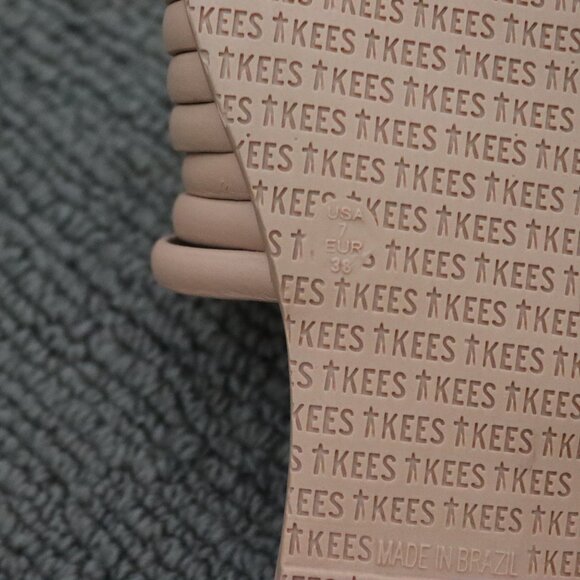 BRAND NEW Tkees Caro Sandal Color POUT Size 7 - Picture 6 of 6